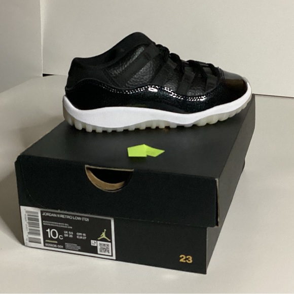 Jordan retro 11 size 10 black white - Picture 2 of 2